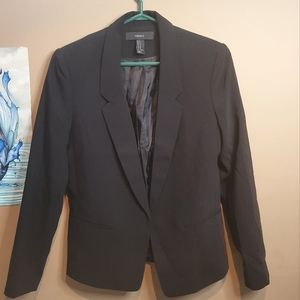 Black buttonless blazer
